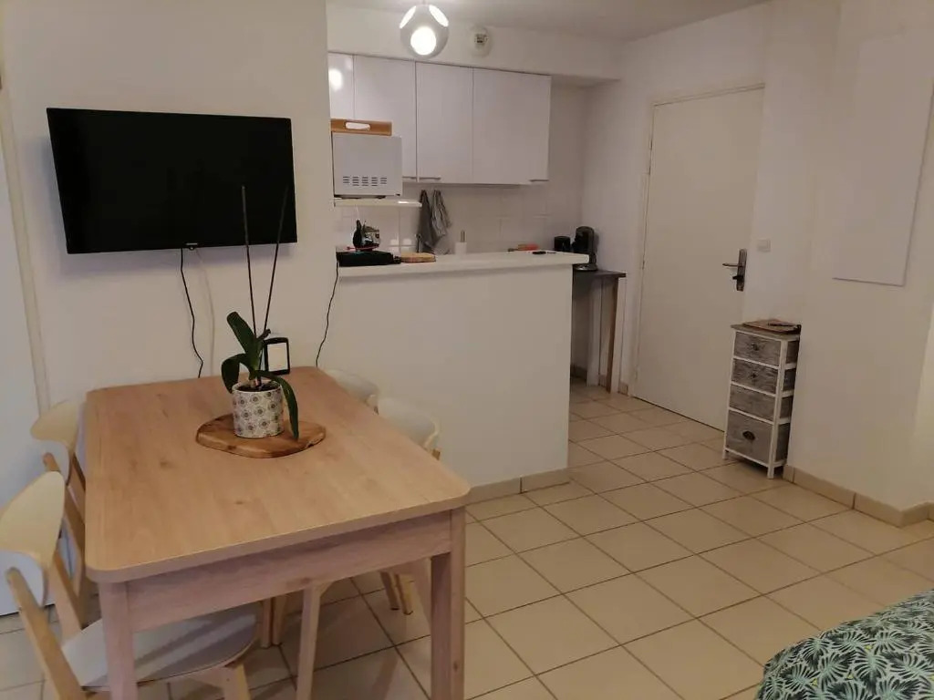 • Superbe appartement 2 à 4 personnes de 33m² en rez-de-chaussée •