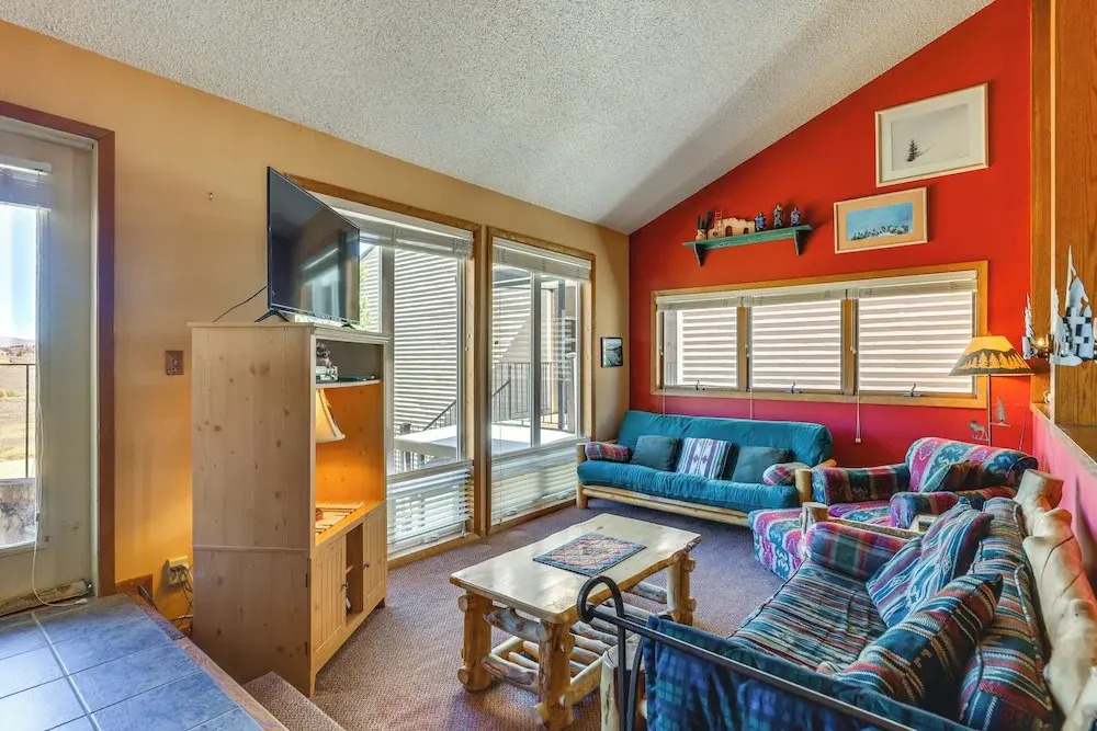 Walk to Ski Lift & Hiking: Granby Ranch Condo!