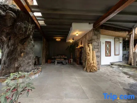 Tengchong Heshun Feipu Mountain House Inn