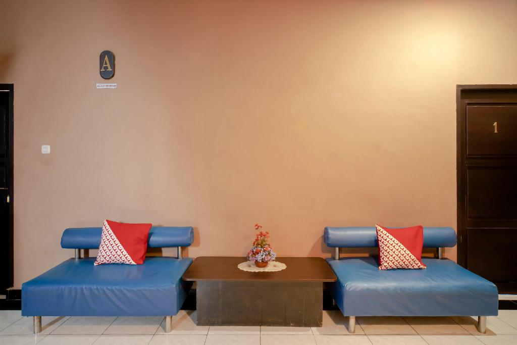 Hotel O Makassar near Mall Panakukkang formerly Sayang Home Stay