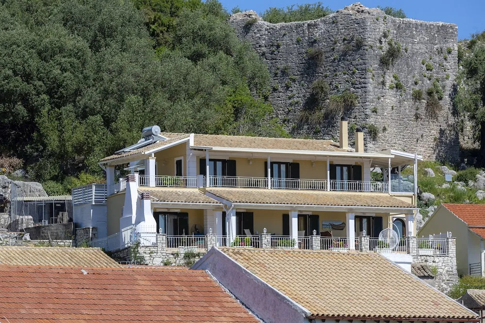 Solaris Methea Deluxe Suites