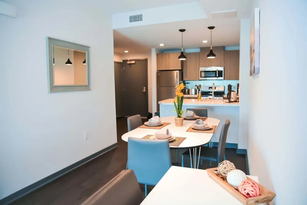Fully Furnished Suites near Little Tokyo