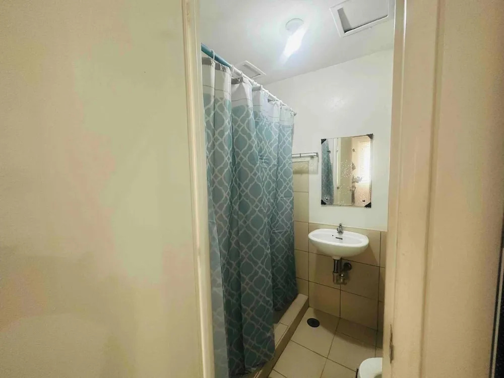 Spacious Central Davao City Getaway - Spacious Apartment With Shared Pool
