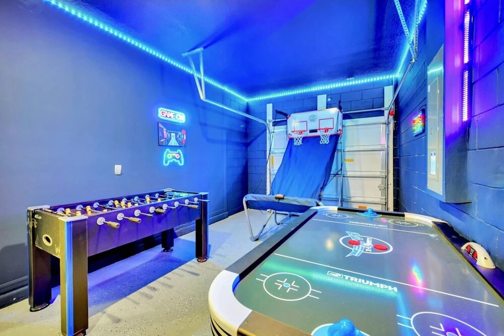 7BR Family Resort - Pool and Hot Tub Near Disney