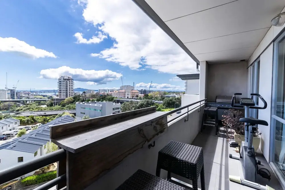 Sunny 2 Bedroom Flat in Grafton with City Views