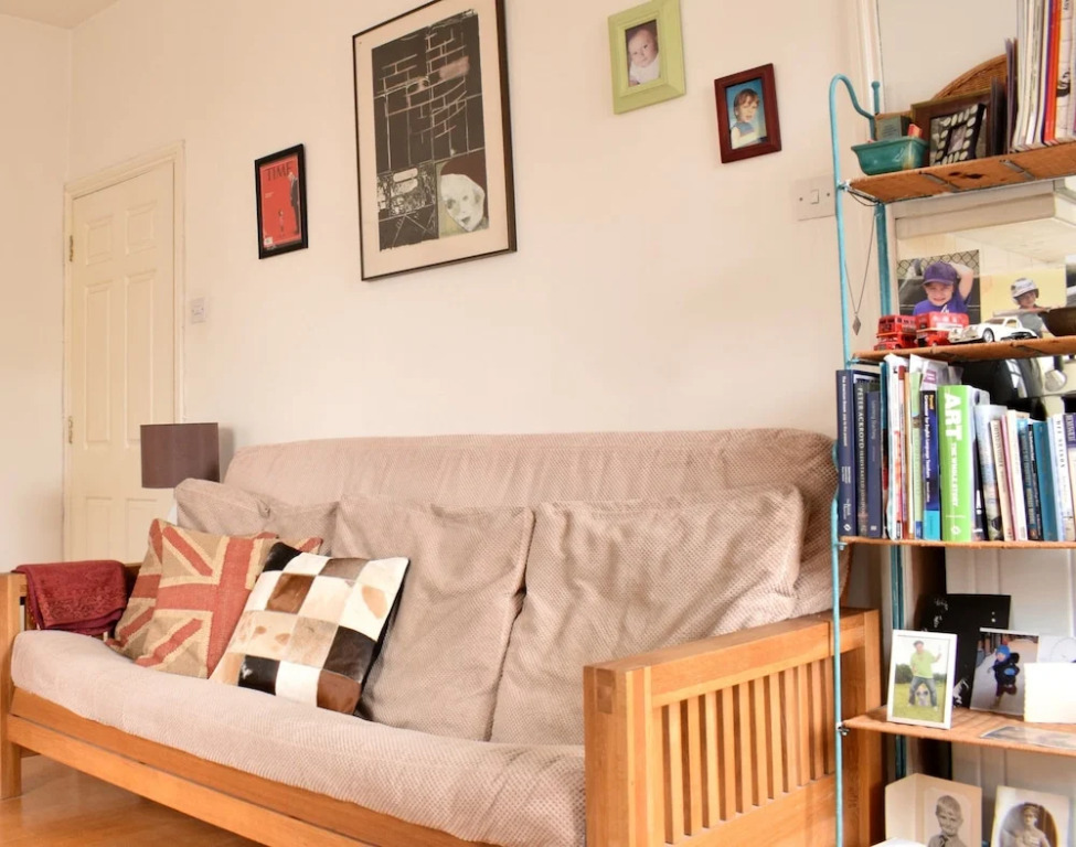 Spacious Studio Apartment in Portobello Road