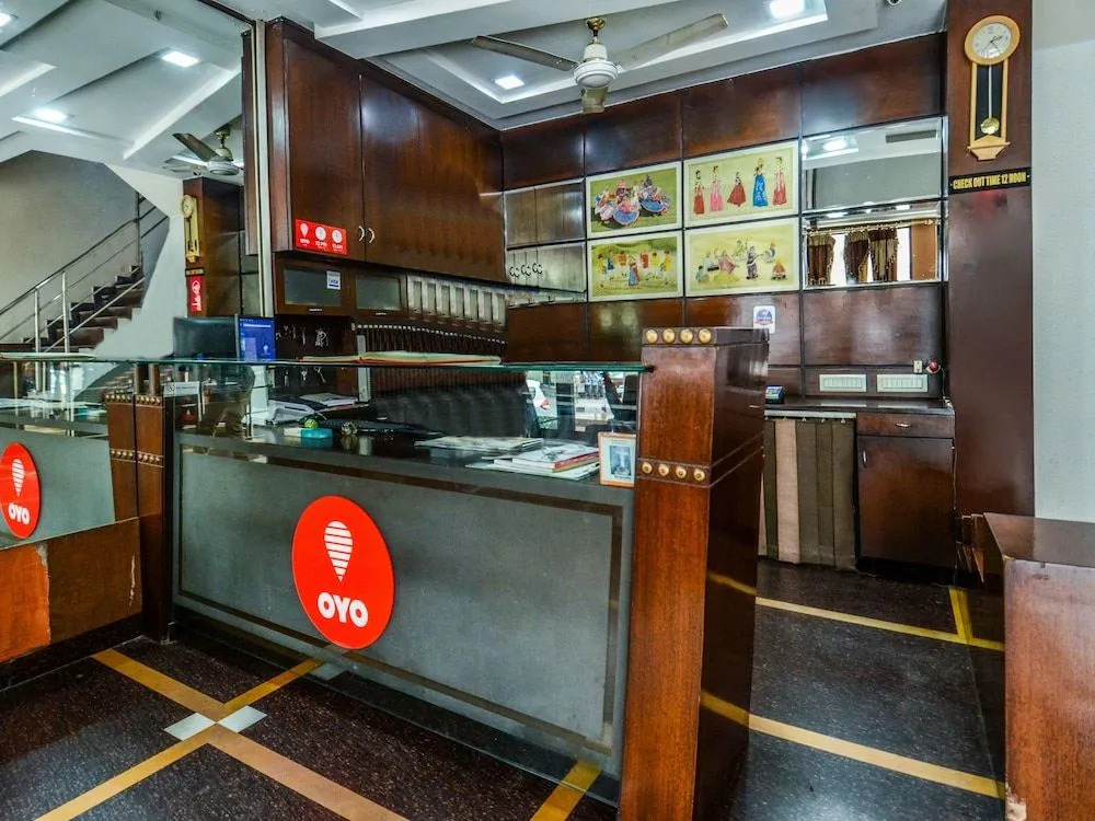 OYO 18484 Hotel Ratnawali