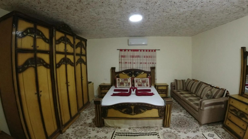 Petra Antique House