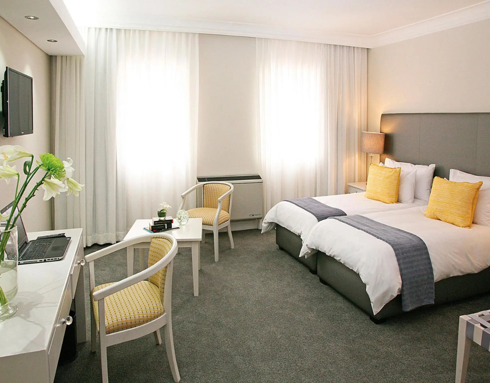 Hollow on the Square City Hotel CBD