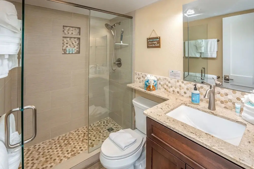 Kamaole Sands 3-406 - Modern Kitchen, Large Lanai, Enclosed Private MB, Split AC