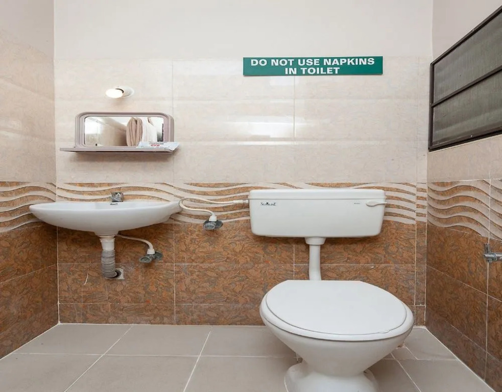 Oyo 29278 Sri Laya Guest House