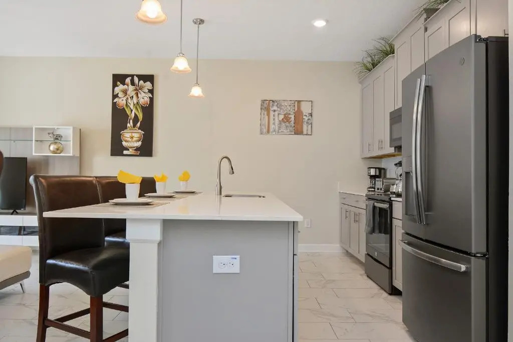 Four Bedroom close to Disney w/ Pool 4898