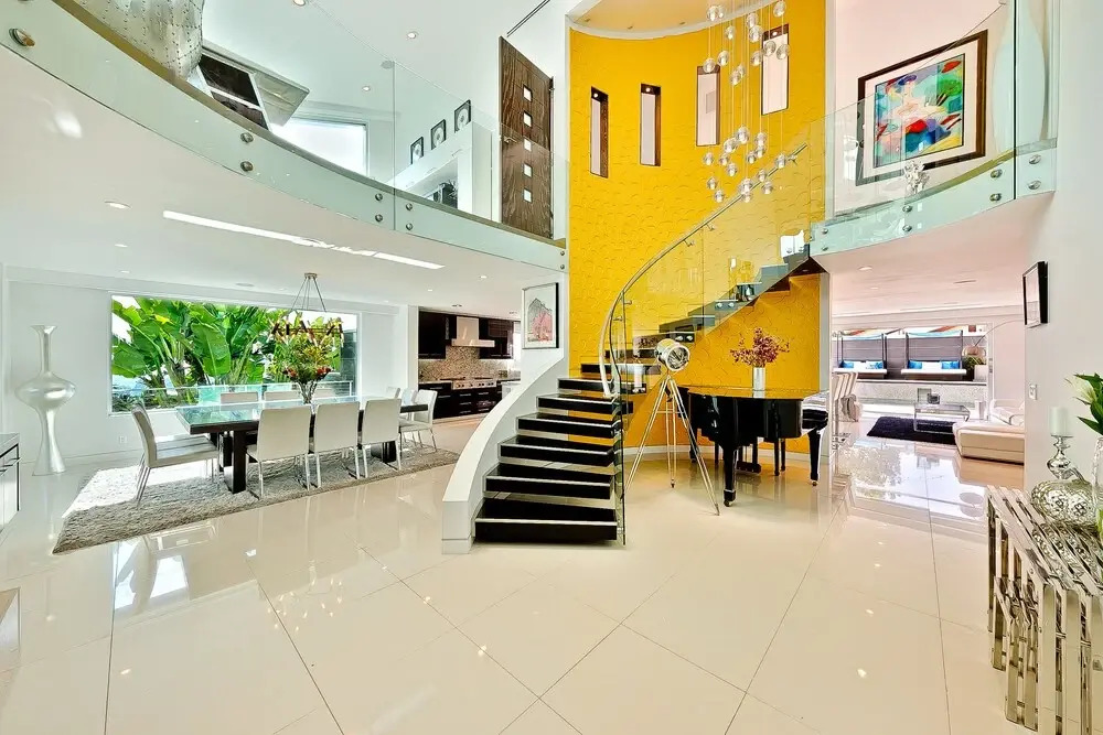 Hollywood Estate With Stunning Views