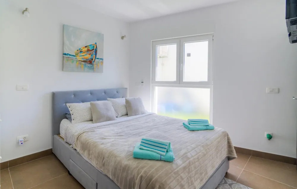Beautiful Apartment in Smokvica Krmpotska With Wifi, 2 Bedrooms and Outdoor Swimming Pool