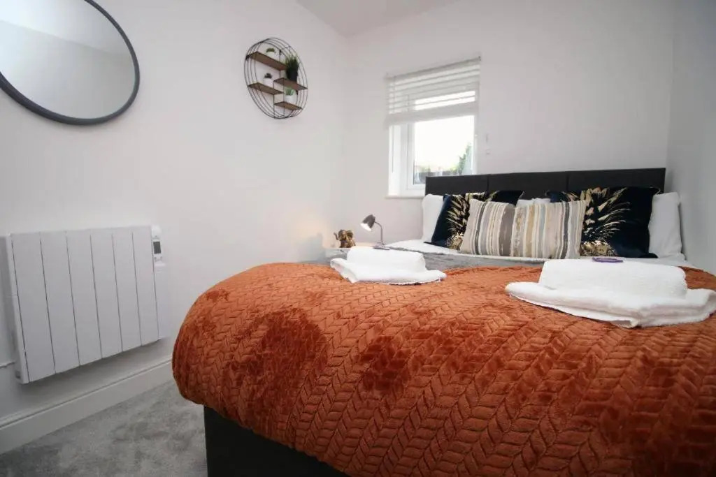 16 North Road Flat 2 by Mia Living Free Parking On Site