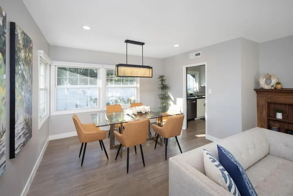 Hidden Valley Pl - 90210 Villa With Canyon Views and a Large Private Backyard