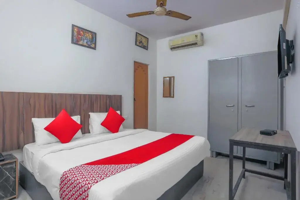 Hello Stay by OYO Rooms