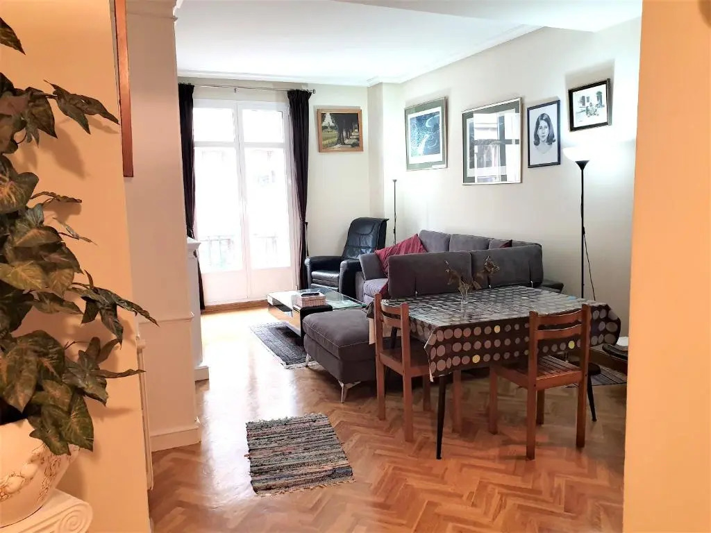 Apartment with 2 bedrooms in Donostia with balcony and WiFi