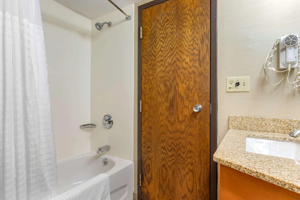Comfort Inn & Suites near Danville Mall