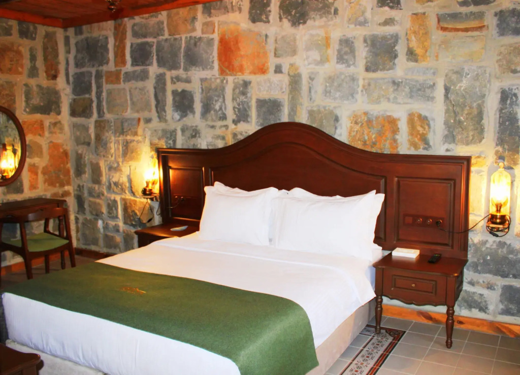Foleya Mountain Resort Hotel & Villas