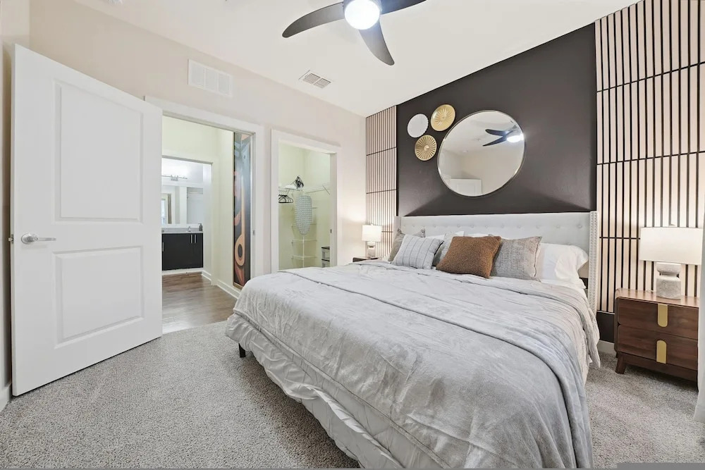Stylish 2BR w Pool Pet-friendly Unit 13