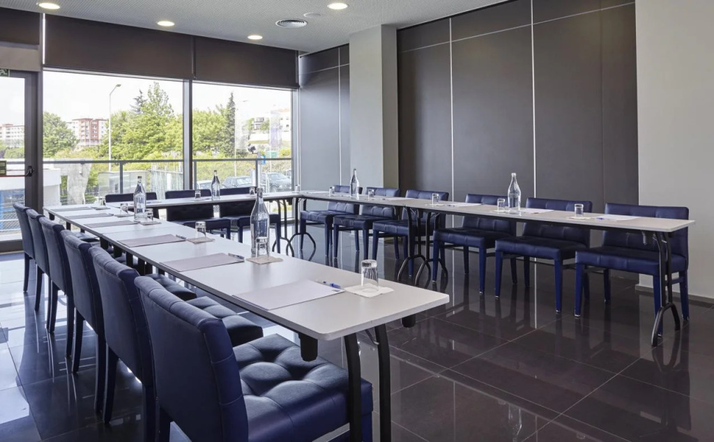 Holiday Inn Express Lisbon Alfragide by IHG