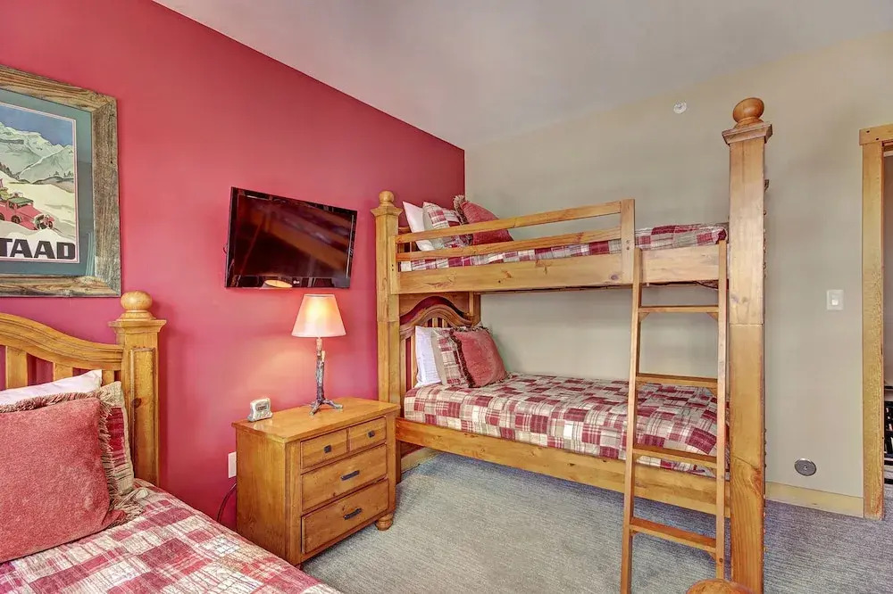 Luxury Remodeled Passage Point Condo - Short Walk to Lifts - Heart of Center Village - PP404 by Redawning