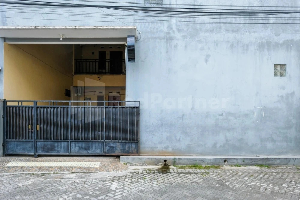 Mas Klimis Guesthouse Pakuwon Mall Mitra RedDoorz