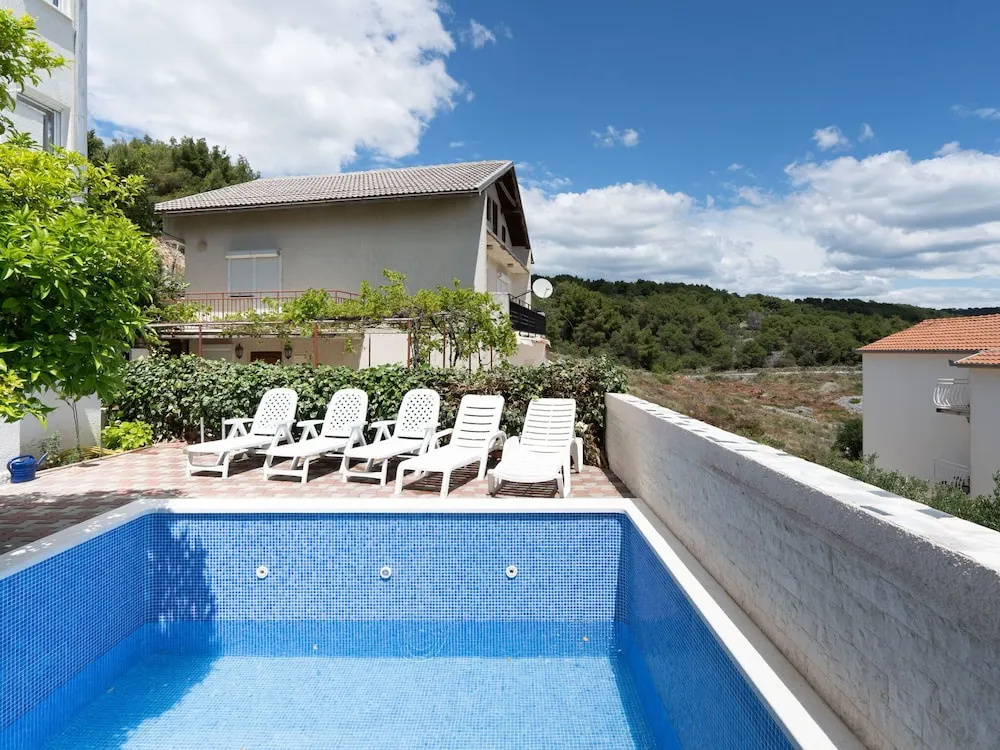 Simplistic Apartment in Okrug Gornji near Sea