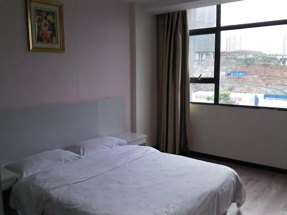 Lily Holiday Hotel (Yichang East Railway Station Fujiuyuan Xintiandi Branch)(百合假日酒店(宜昌东站店))