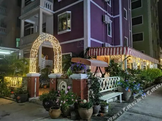 Happy Hut Hotel