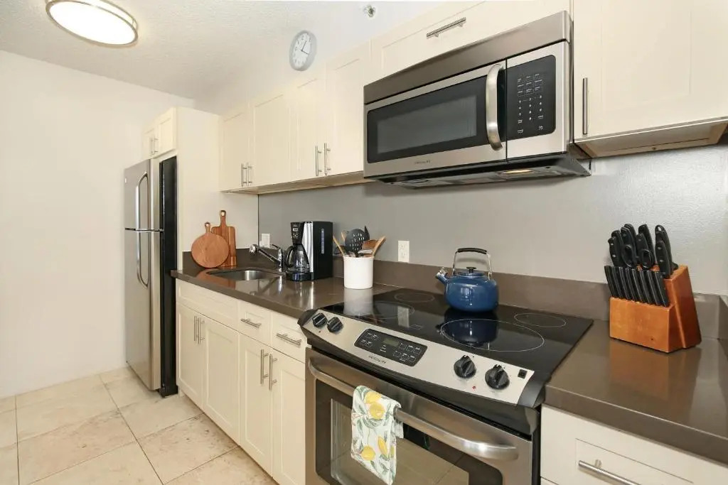 Waikiki Banyan #2608-T2