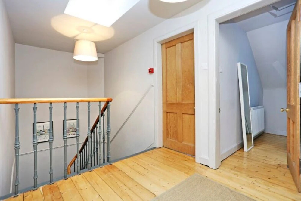 Homely & Spacious 4-bedroom Apartment by the Meadows