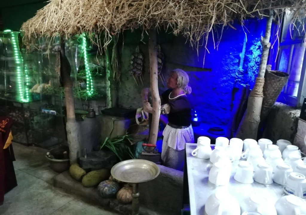 Cool Land Hot Hut