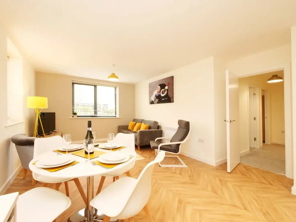 Modern Spacious 2 Bedroom Apartment