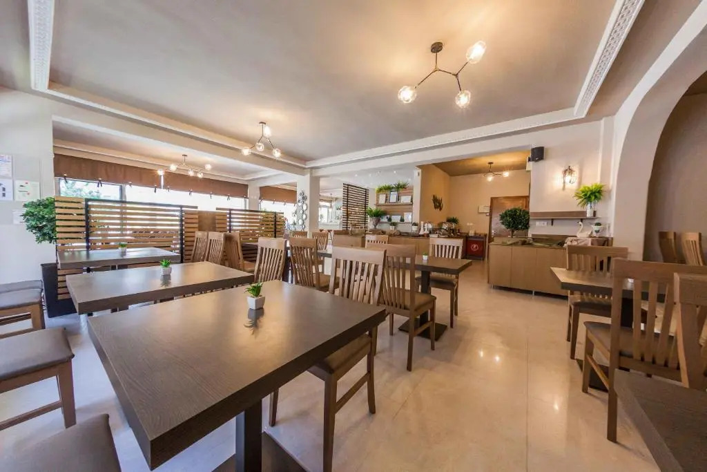 Sarantis Hotel