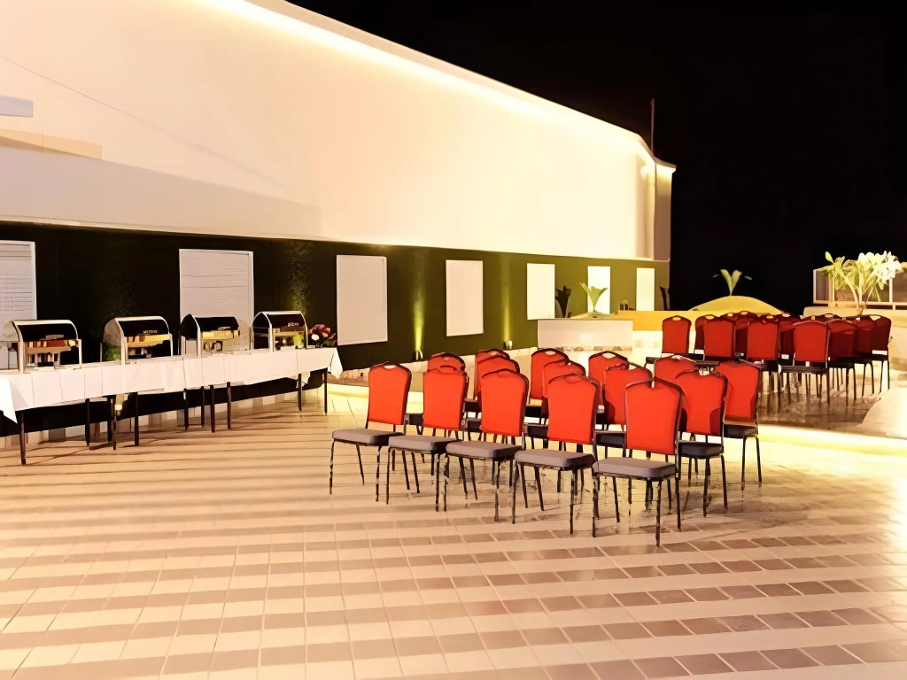 Mumbai Metro - The Executive Hotel