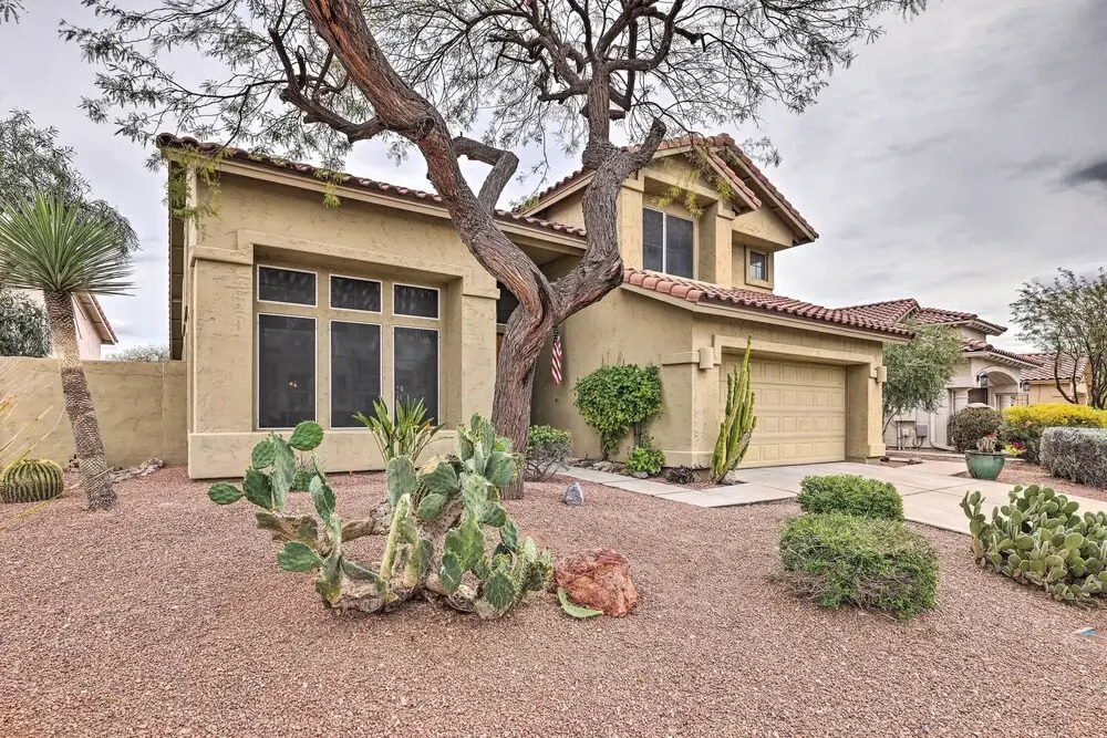 Golf & Unwind Poolside: Cave Creek Group Retreat!