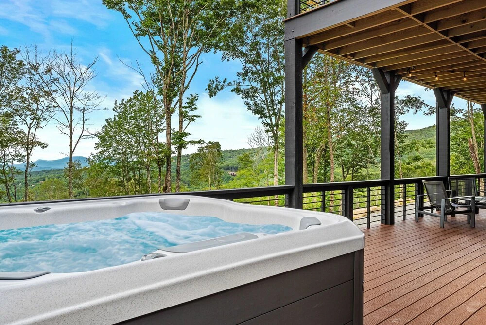 The JEM Mine at Eagles Nest - Views, Hot Tub, Ping Pong, Foosball, 3 Fireplaces