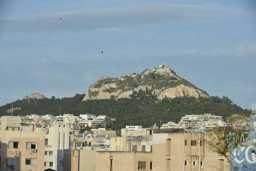 Cozy Apt in the Heart of Athens 8-2