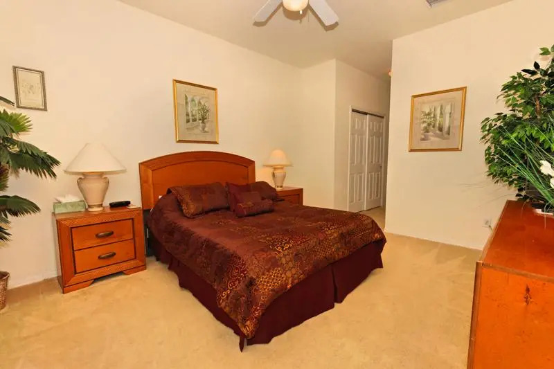 546 Windsor Place, the Abbey 5 Bedrooms, +3 Bath