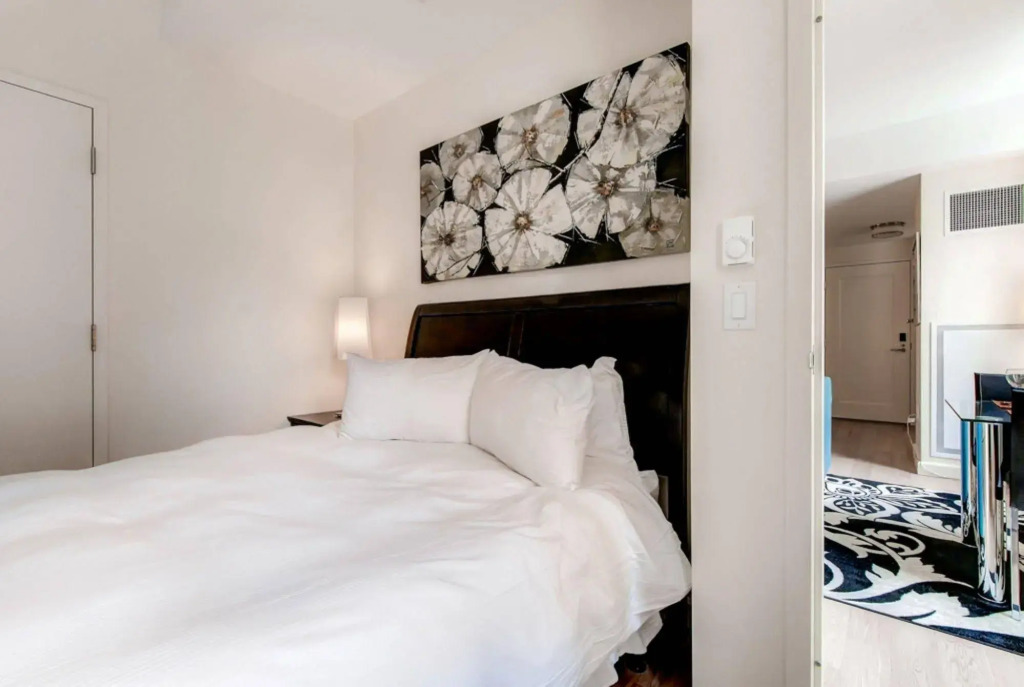 Global Luxury Suites at Bay Village