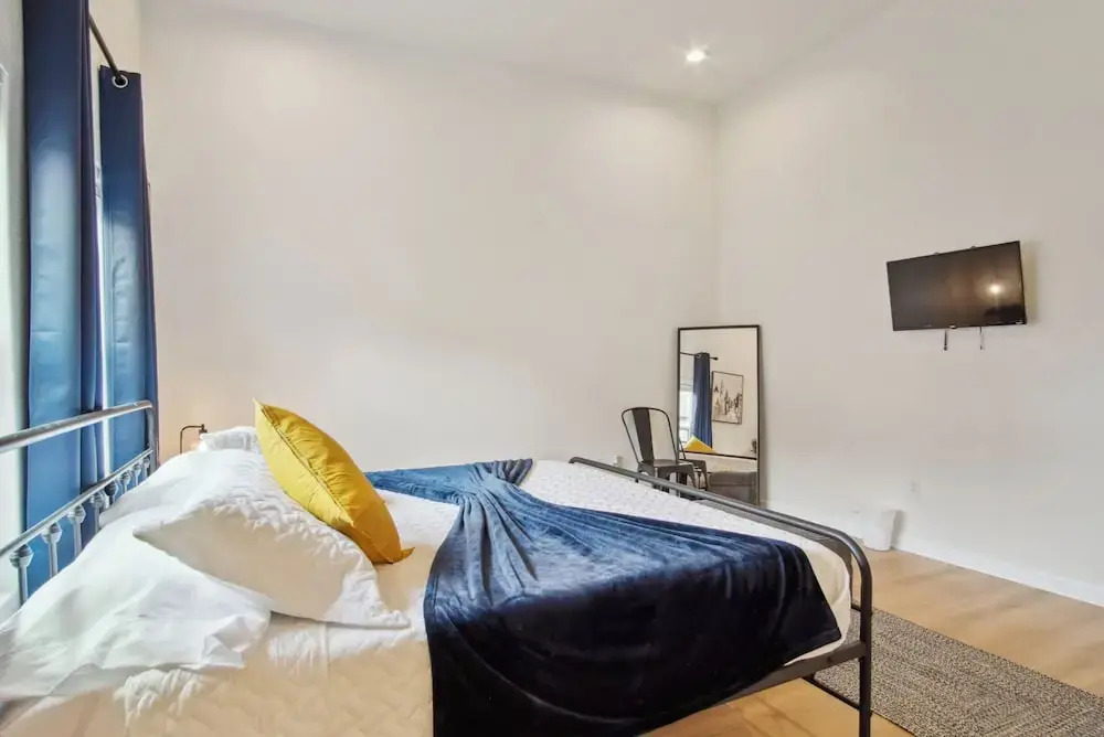 Skyline Retreat 3br-3ba w/ Stunning Views Near DT