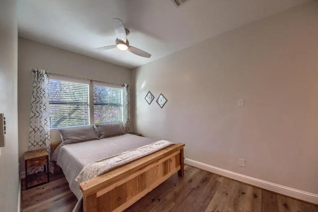 CL 954 River Cliff Retreat