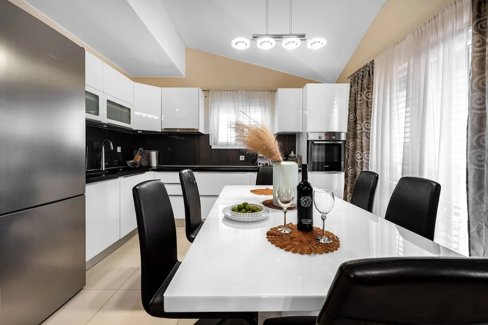2 Bedroom Apartment Near Sibenik Krka Waterfalls