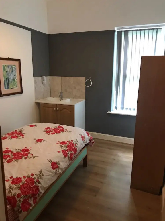 Junction 10 Budget Travel Accommodation