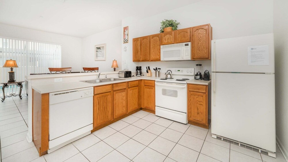 Windsor Hills 3 Bedroom Private Pool Townhome 0865