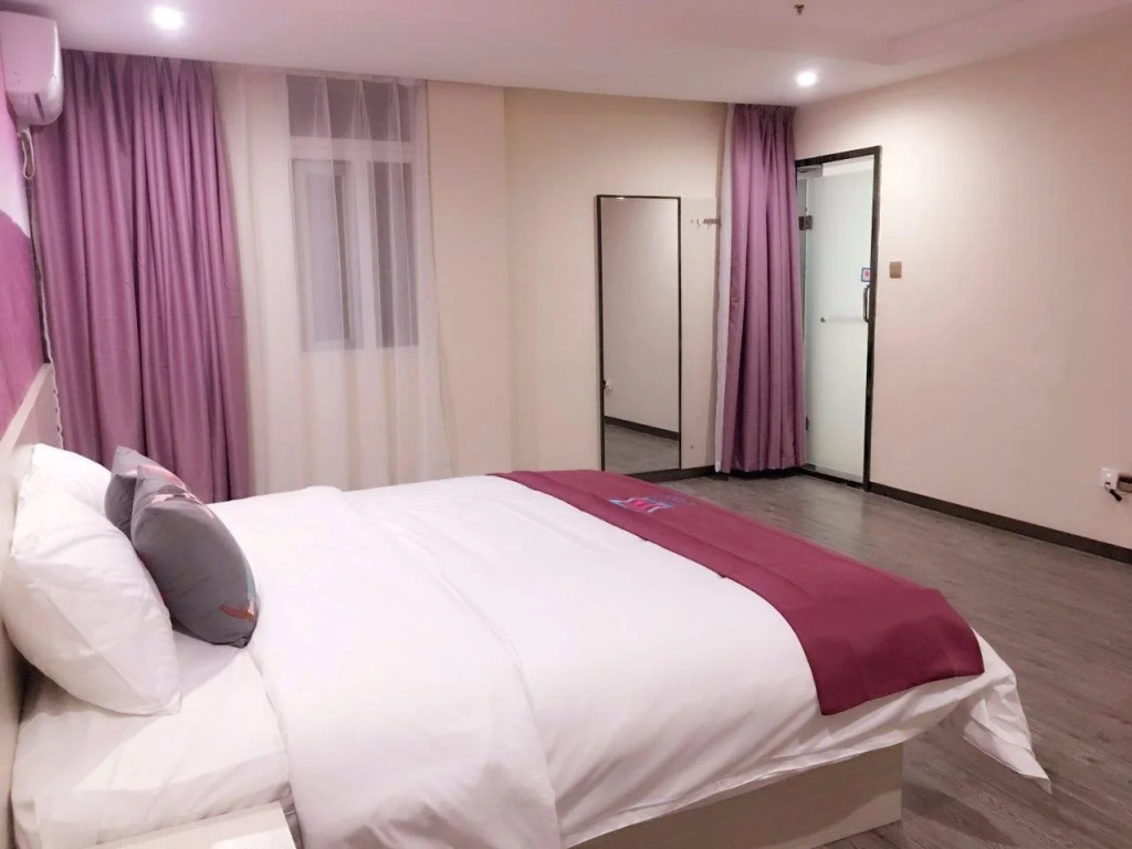 Pai Hotel Nanchang West Jiefang Road Xinjia'an Metro Station