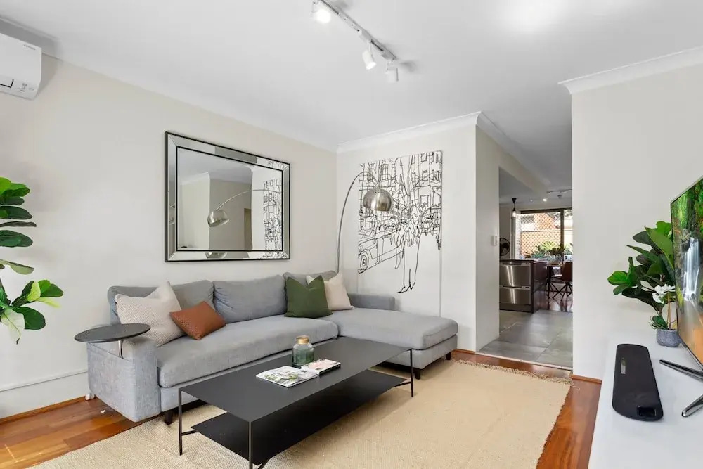 Elegantly Modern 2-bed In The Heart of Chippendale