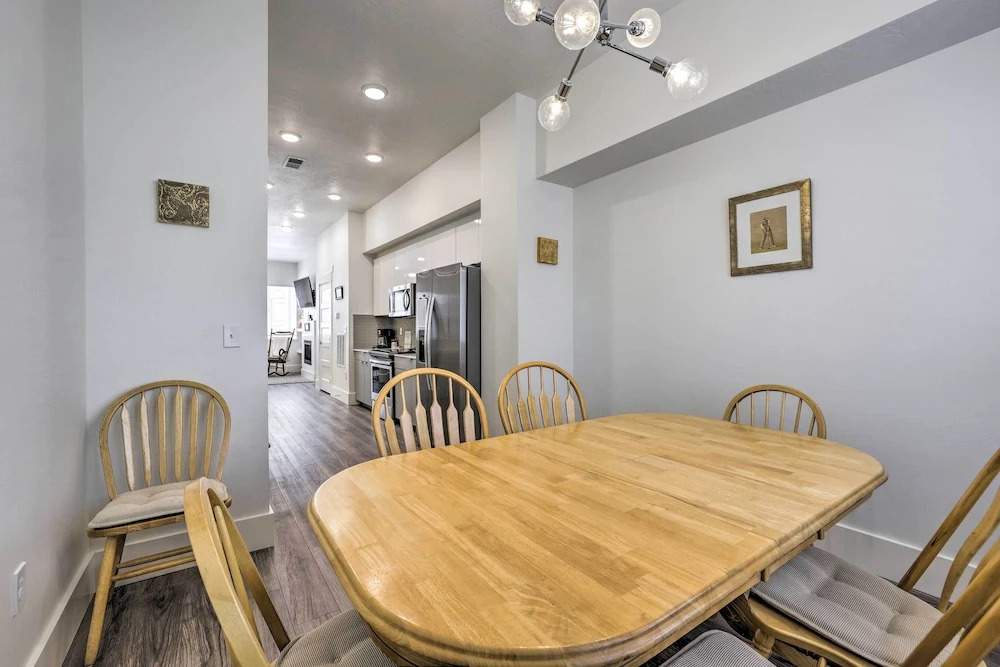 Boise Townhome w/ Rooftop Deck, 2 Mi to Downtown!